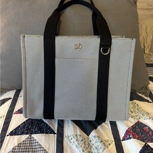 Lululemon 10L Tote